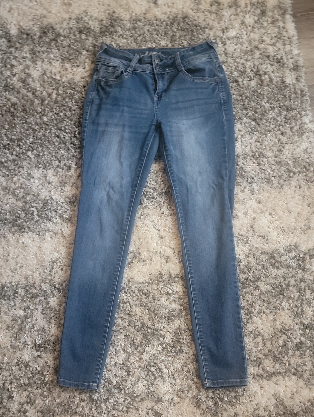 Wallflower Skinny Jeans in Faded Blue Wash